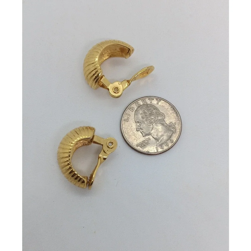 Monet Vintage Gold Tone Grooved Ribbed Round Clip On Earrings #14